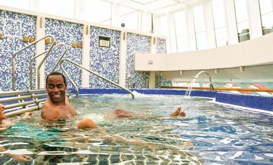 Cloud 9 Spa: Hydrotherapy Pool